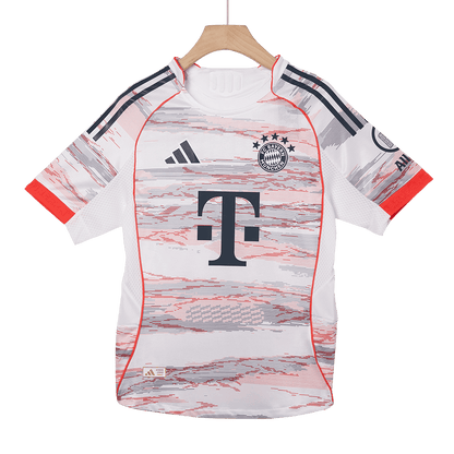 Bayern München Bortedrakt 2025/26 – OLISE #17 (Spillerversjon)