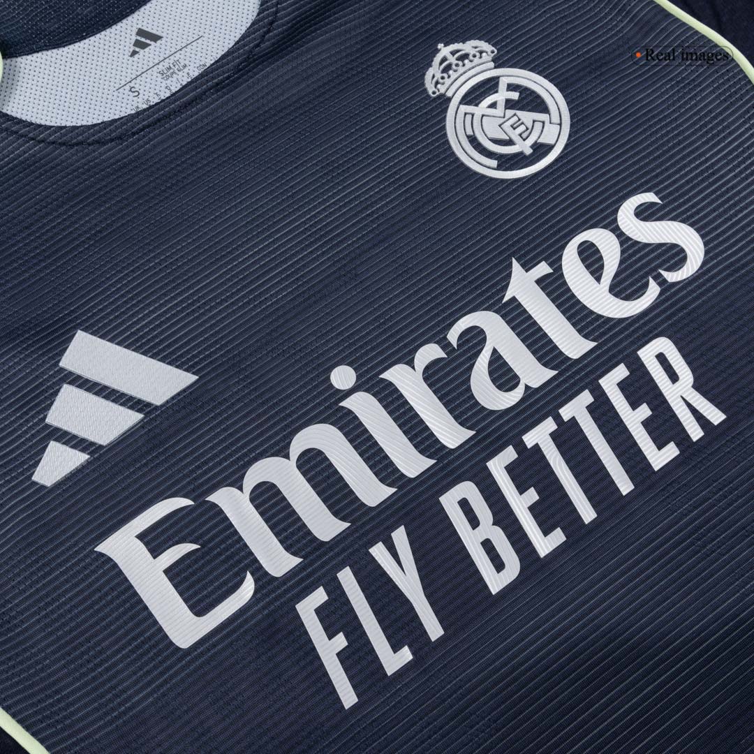 Real Madrid Bortedrakt 2025/26 – VINI JR. #7 (Spillerversjon) [PREMIUM]